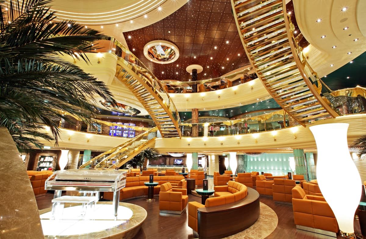 Атриум лайнера MSC Fantasia
